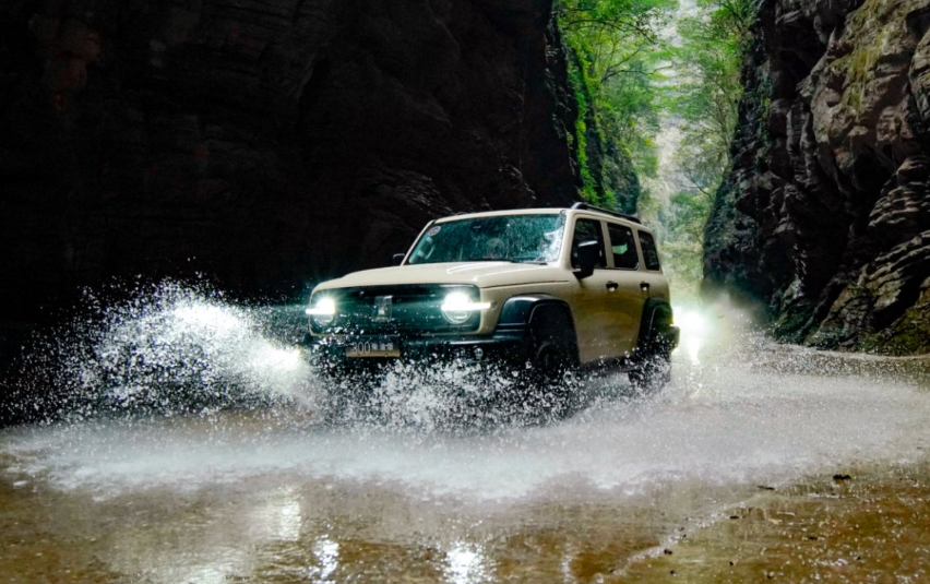 2025款坦克300上市，汽油/柴油/插混可选，硬派越野竞争再升级插图6