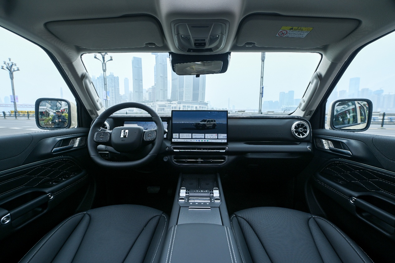 无路闯出路:2025款坦克300以硬核实力定义潮玩越野新高度插图1 无路闯出路:2025款坦克300以硬核实力定义潮玩越野新高度插图1