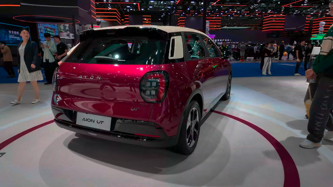 6.98万起埃安UT来袭,能撼动吉利星愿、比亚迪海鸥的地位吗?插图8 6.98万起埃安UT来袭,能撼动吉利星愿、比亚迪海鸥的地位吗?插图8