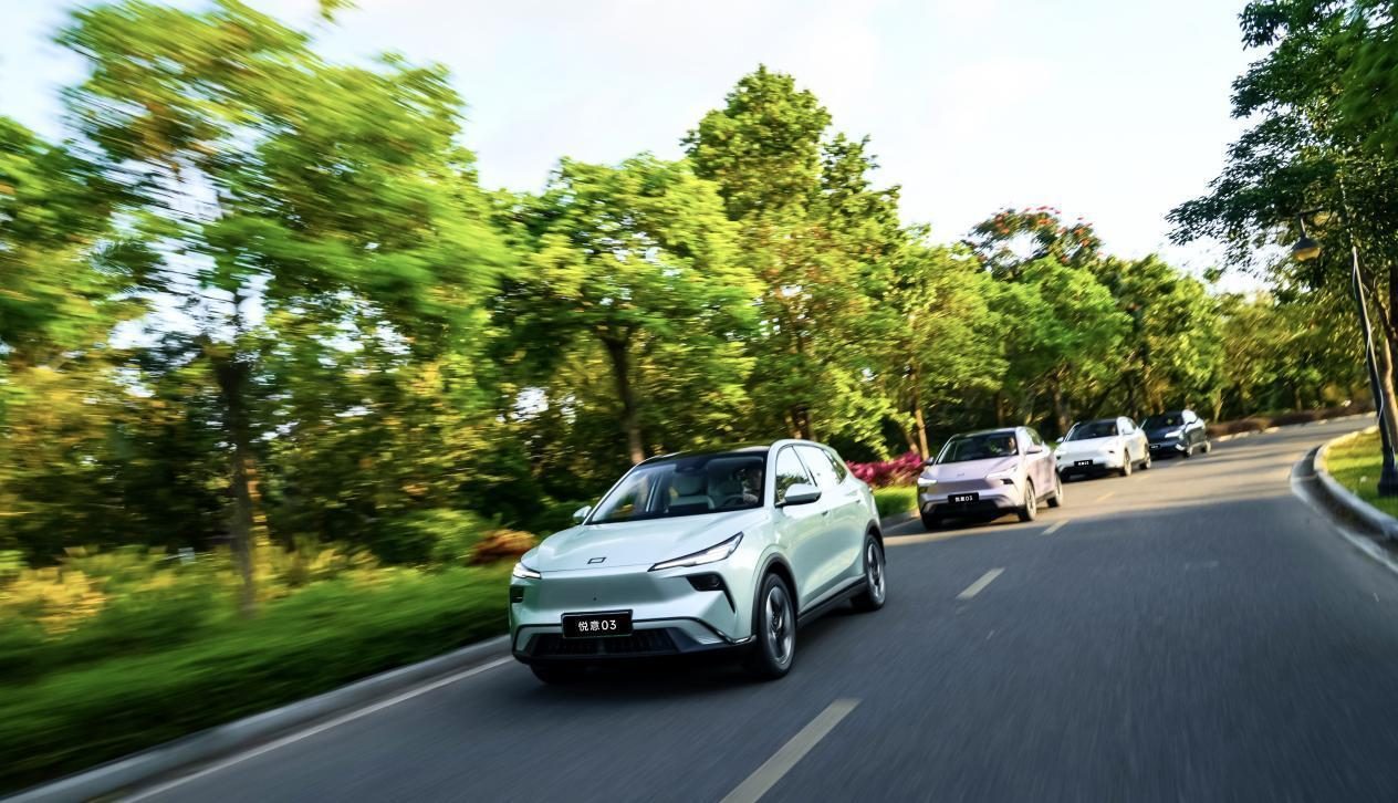 一汽奔腾悦意03首试：大厂品质，智能和底盘有惊喜