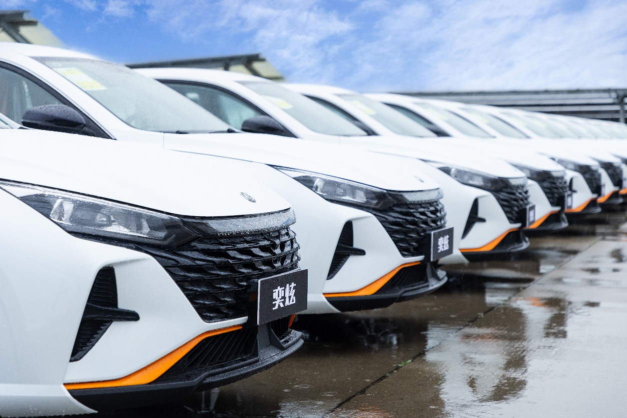 东风风神×东风畅行×花生好车 首批千台奕炫马赫荣耀版交付插图2