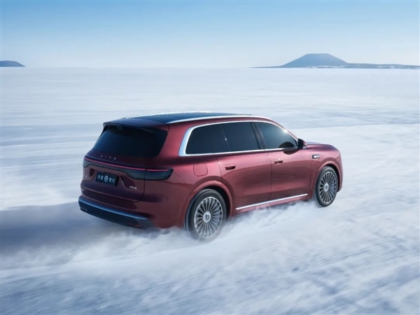 大SUV守门员！全新问界M8内饰曝光：看齐大哥M9