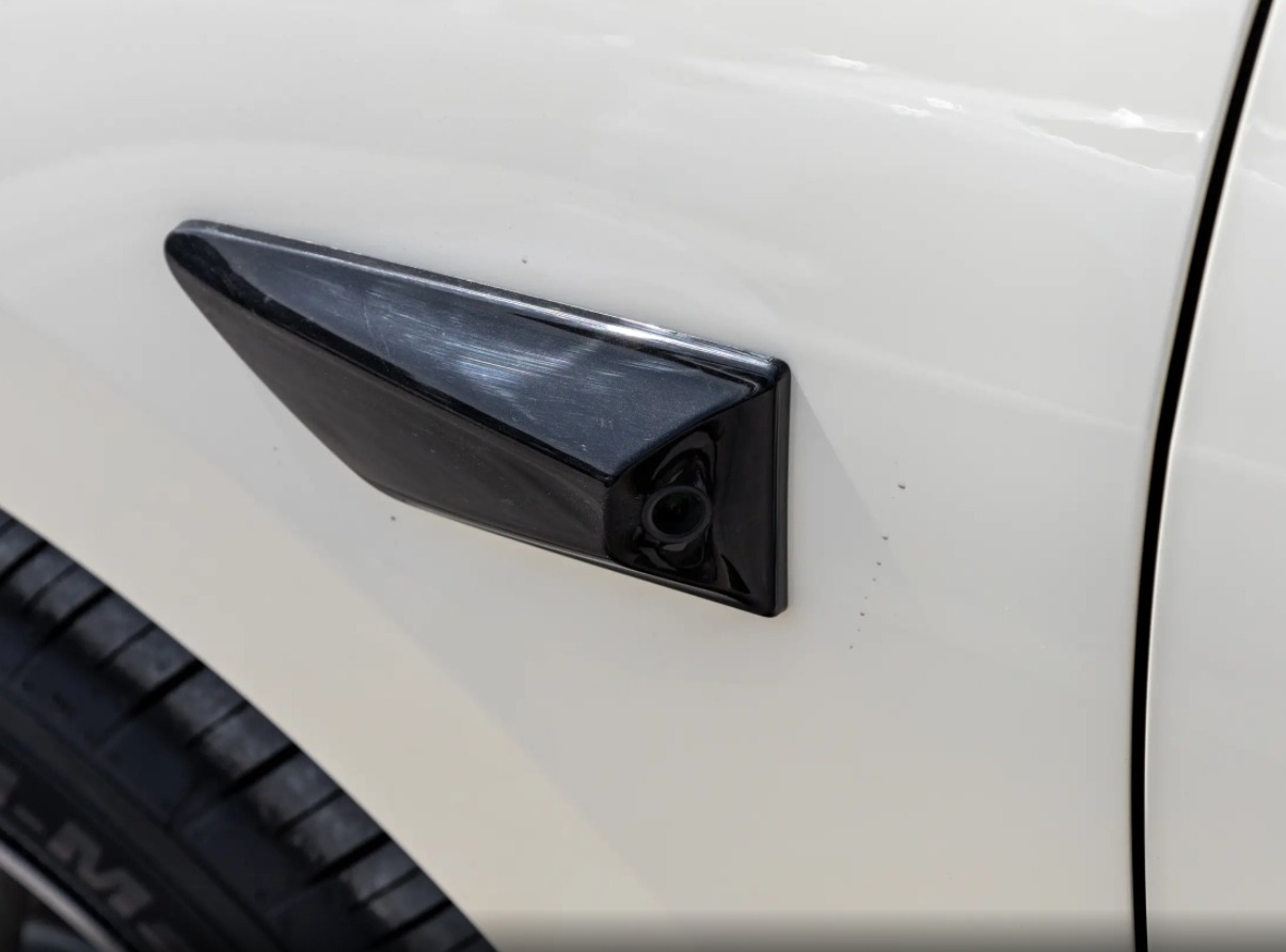 比亚迪秦L EV，搭载宝马常见的双球节支柱悬挂，轿车也有冰箱