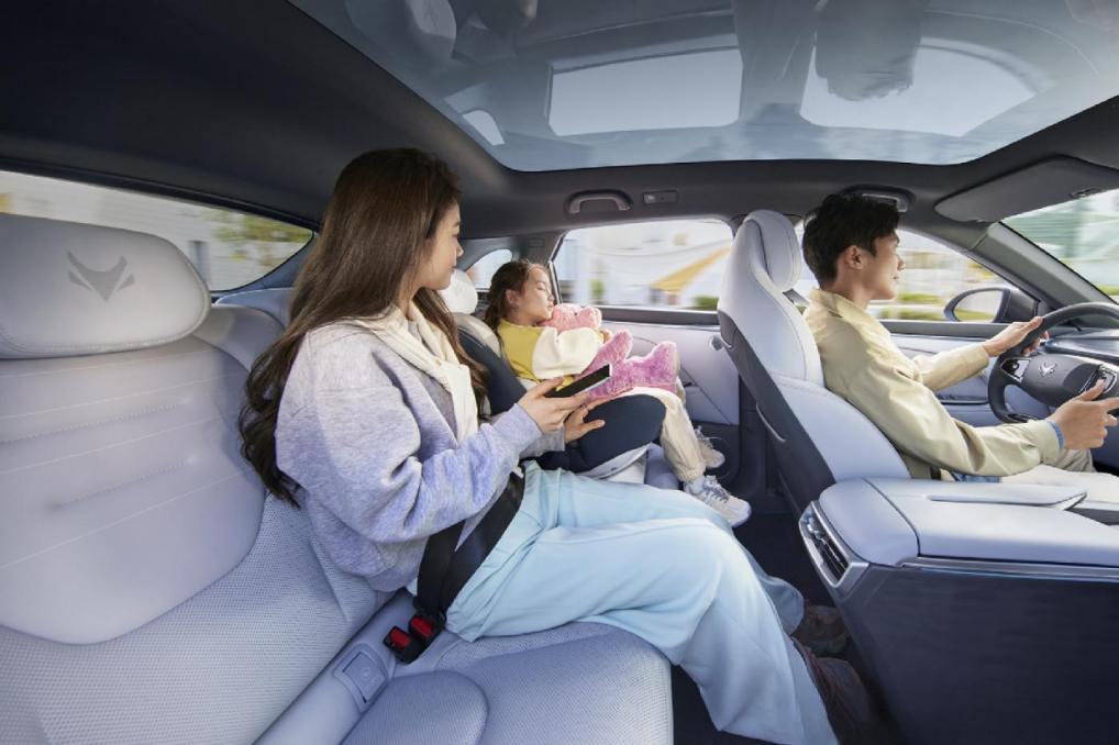 极狐新阿尔法T5神行版，快速充电，畅享纯粹电动驾驶乐趣