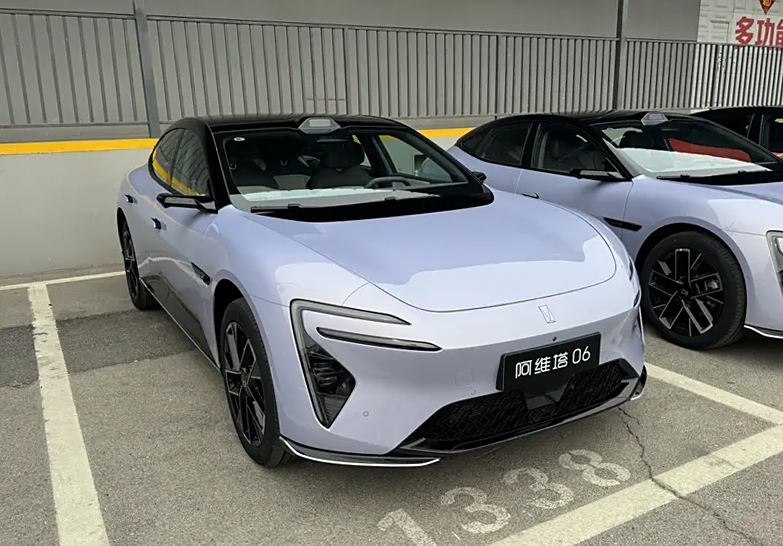 阿维塔06实车图曝光 定位中型轿车 4月上市插图1