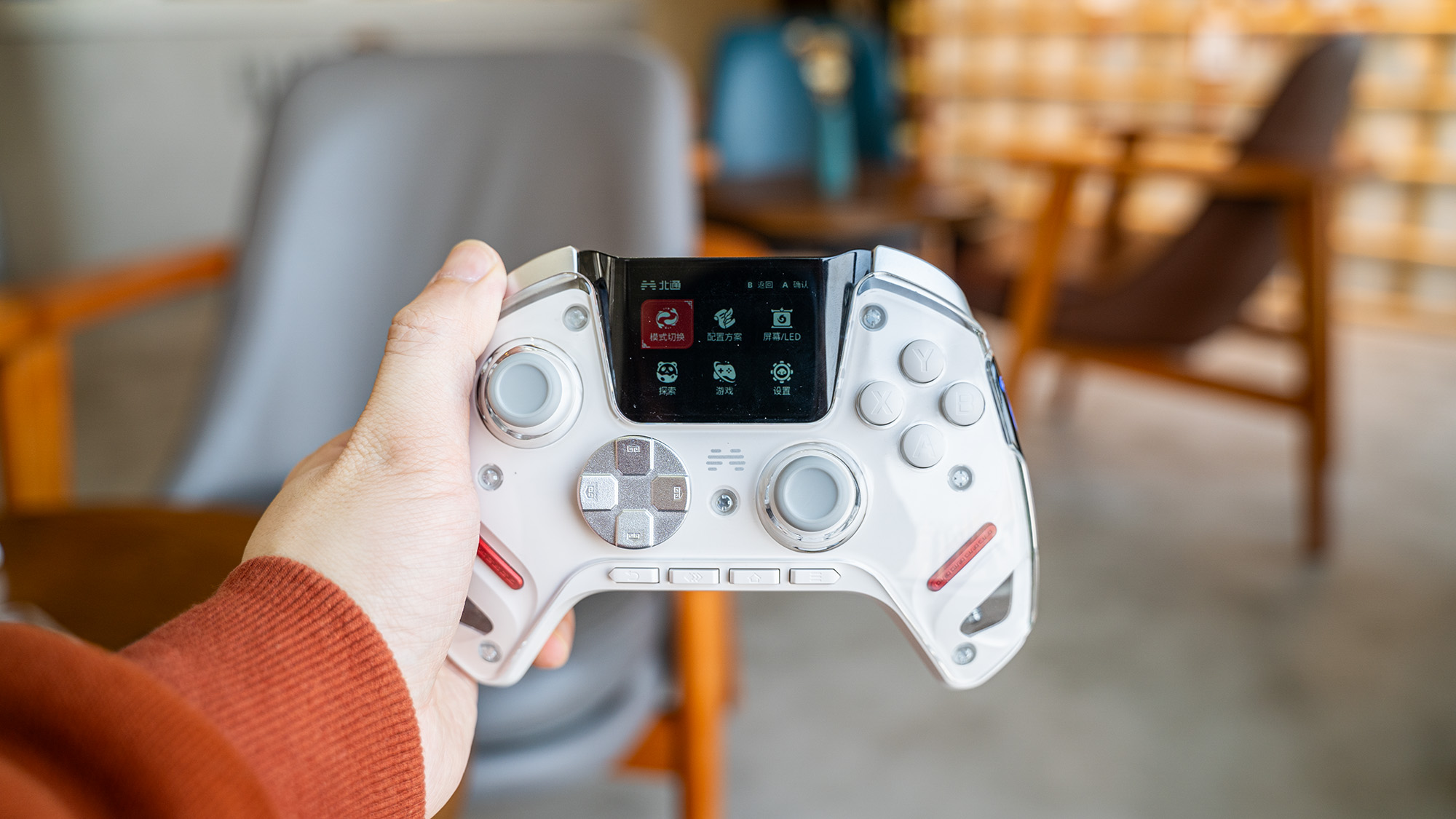 北通鲲鹏50第二代手柄发布，这次手柄屏幕能直接游戏！插图2