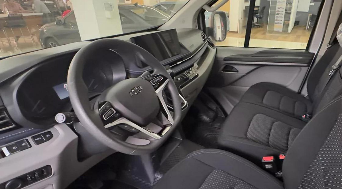 换标版的大通V70，雪佛兰新车曝光，侧滑门，3座，2.0T柴油动力插图2