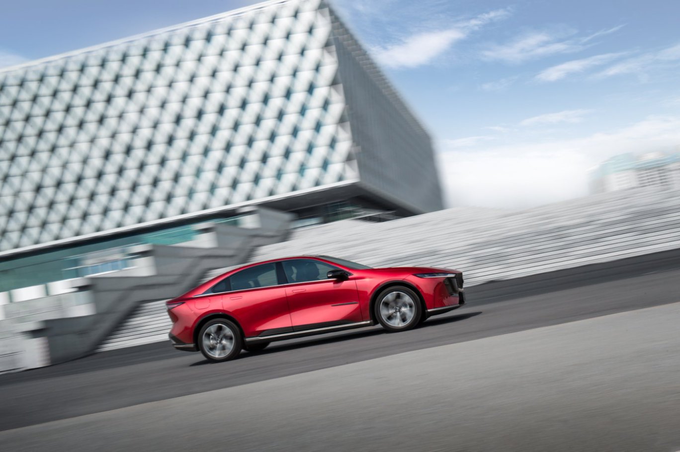 羊毛党狂欢！马自达EZ-6低至9.98万元插图2