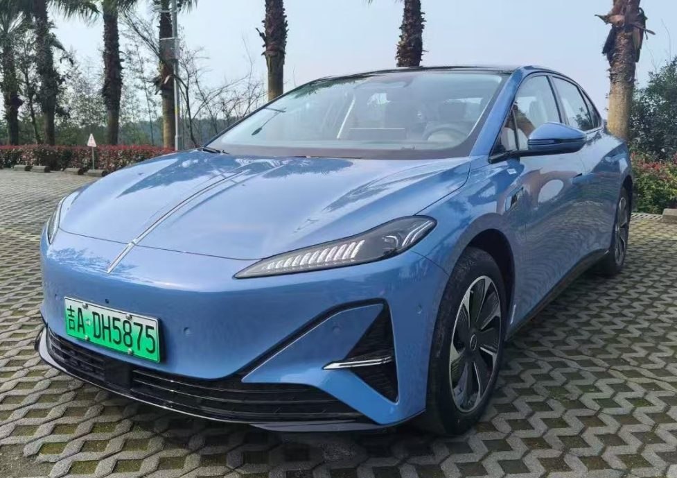 体验红旗天工05：轴距2.9米，900V补能，会是Model 3平替？插图2