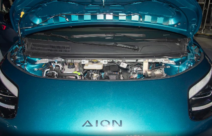 还有高手?6.98万起售,满电续航330km,标配14.6英寸大屏插图7 还有高手?6.98万起售,满电续航330km,标配14.6英寸大屏插图7