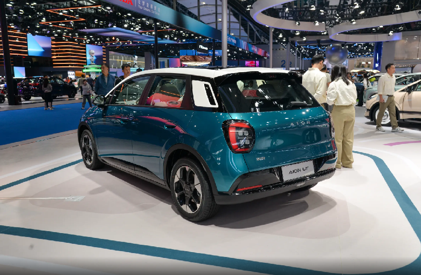 还有高手?6.98万起售,满电续航330km,标配14.6英寸大屏插图4 还有高手?6.98万起售,满电续航330km,标配14.6英寸大屏插图4