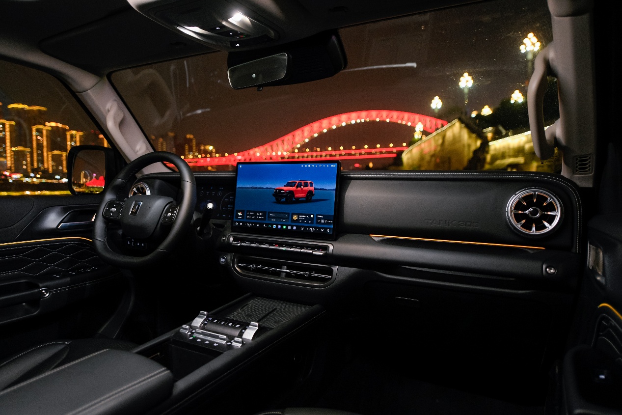 无路闯出路:2025款坦克300以硬核实力定义潮玩越野新高度插图2 无路闯出路:2025款坦克300以硬核实力定义潮玩越野新高度插图2