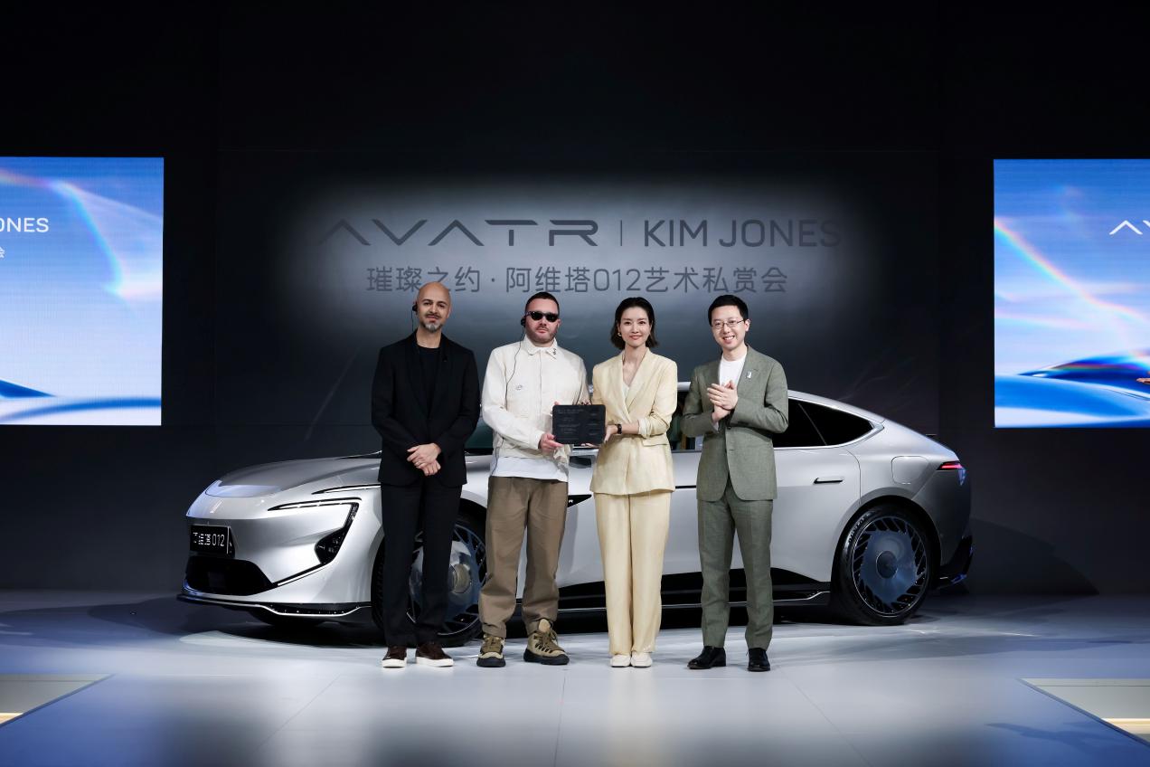 售价70万限量700台  阿维塔012限量联名版开启全球交付插图5
