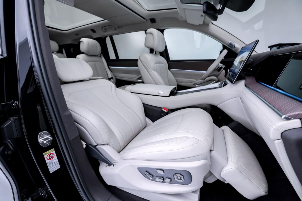 售38.98万起，科技、安全、豪华样样好，带你看腾势N9插图7