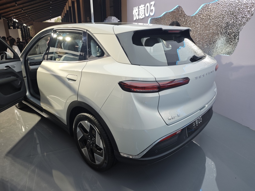 最大续航565km，一汽奔腾悦意03限时优惠价9.29万起插图8