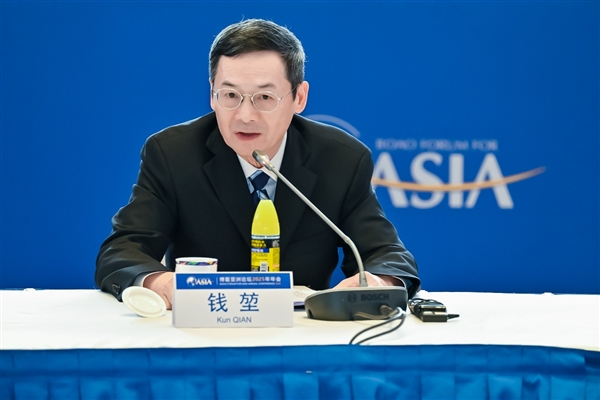 博鳌热议AI  高通钱堃：DeepSeek证明了AI模型可以在智能终端高效运行