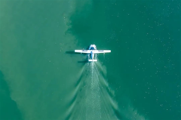 航程2800公里！“混江龙”水陆两栖无人机小河流水面起降成功