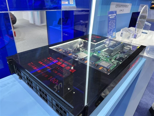 龙芯3C6000/D服务器首次亮相：64核心128线程、国产率100％
