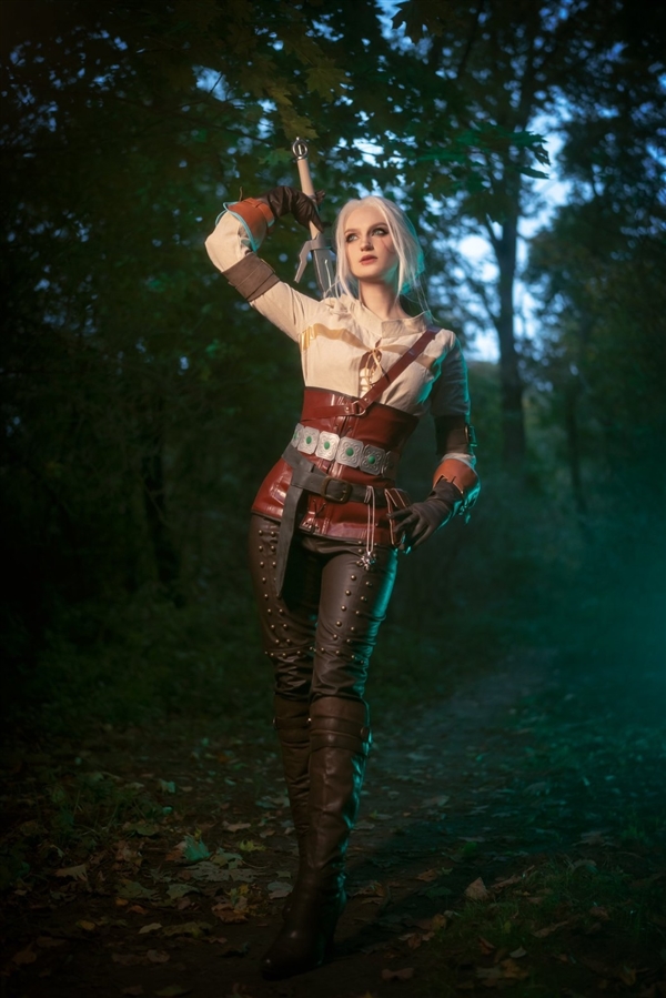 乌克兰美女Cos美图：完美还原艾达王、2B等美女角色