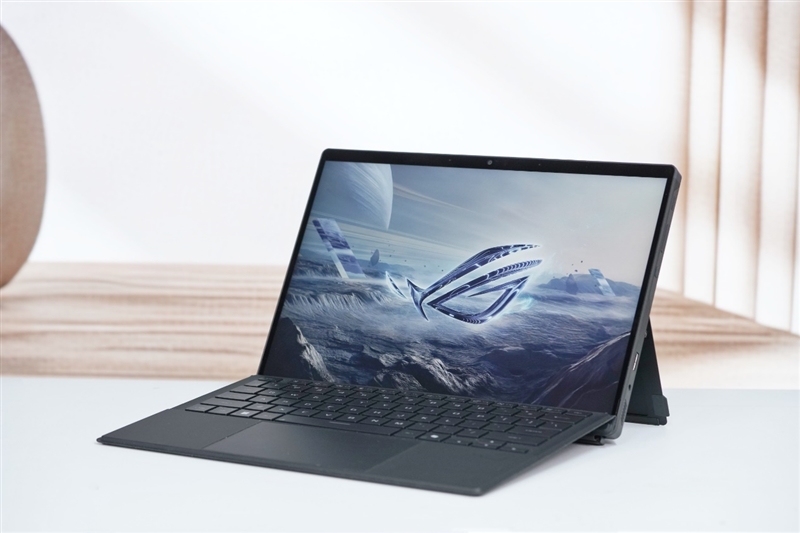 CPU超越i9-14900HX、核显强于RTX 4060！ROG幻X 2025评测：独家首发锐龙AI Max + 395、唯一能跑70B大模型