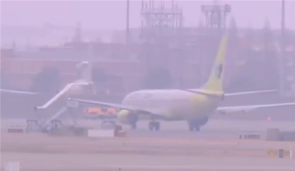 差点再酿惨剧！机长疑把R听成L：韩客机降错跑道险撞机