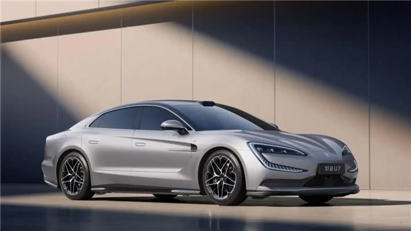 全身都是狠货的仰望U7：看完我真觉得有些可惜