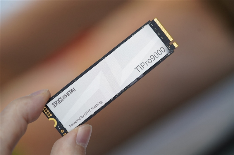 长江存储致态TiPro9000 4TB SSD评测：容量更大速度更快 性能新巅峰