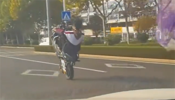 初中生骑车逆行致人重伤：父母判赔69万多