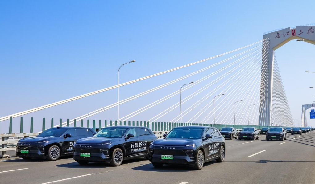 奇瑞将全系搭载猎鹰智驾，百车横跨长江开启新时代！插图