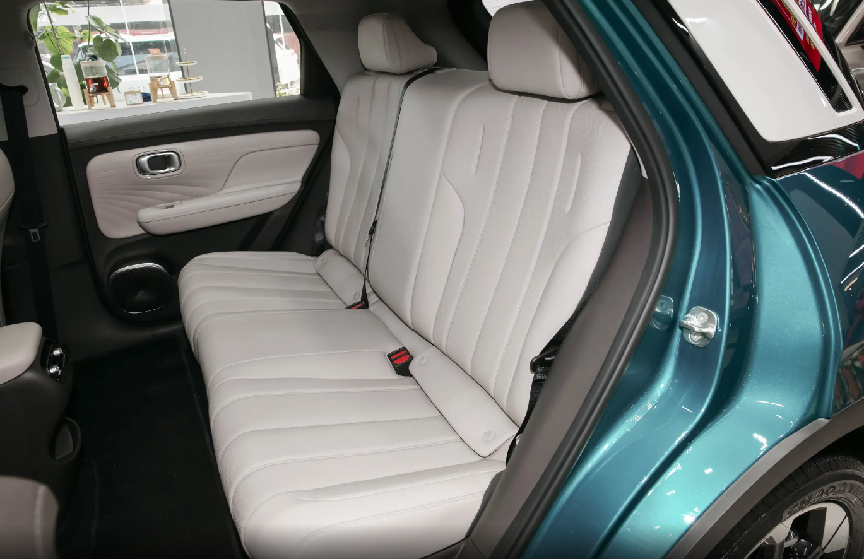 还有高手?6.98万起售,满电续航330km,标配14.6英寸大屏插图5 还有高手?6.98万起售,满电续航330km,标配14.6英寸大屏插图5