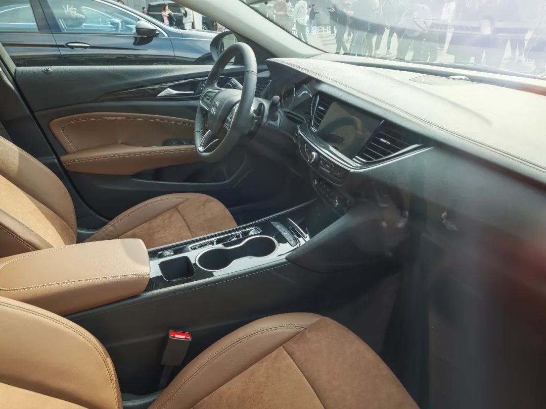 前脸听劝!细看官方版君威GS改装套件插图11 前脸听劝!细看官方版君威GS改装套件插图11