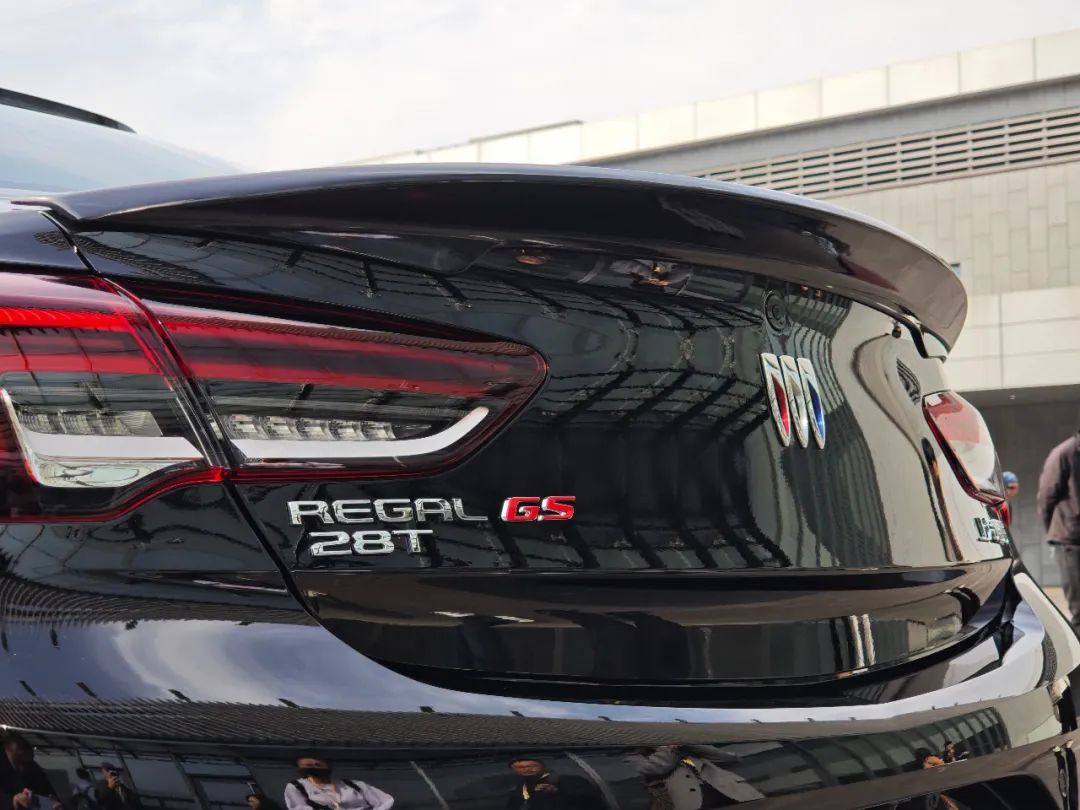 前脸听劝!细看官方版君威GS改装套件插图10 前脸听劝!细看官方版君威GS改装套件插图10