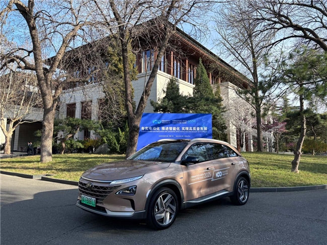 现代汽车亮相2025中国电动汽车百人会论坛  氢电并行展现“零碳”决心