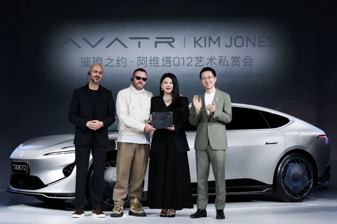 “跨界大神”Kim Jones限量联名版来了：售价70万元的阿维塔012开启全球交付插图8