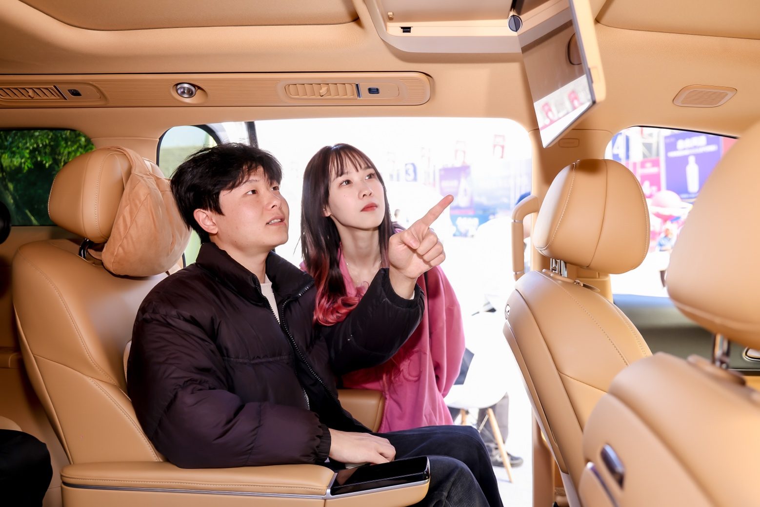 岚图汽车亮相第112届全国糖酒会，成为展会官方唯一指定用车插图1