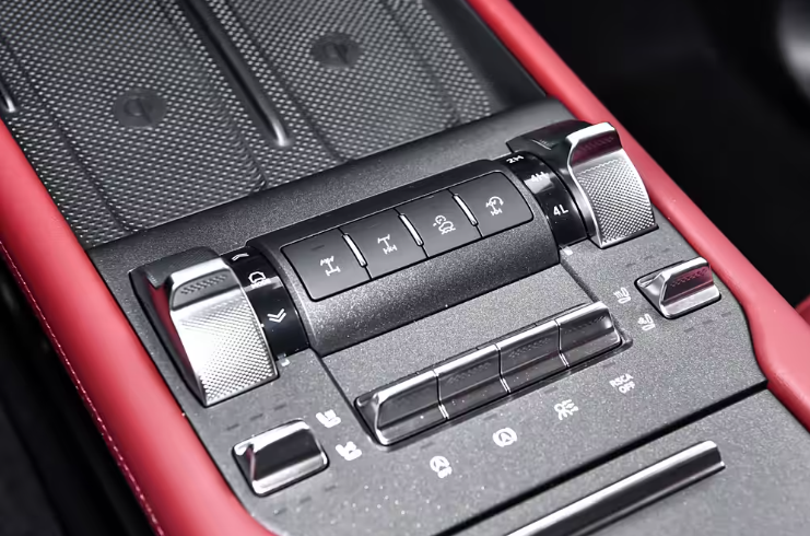 2025款坦克300上市，汽油/柴油/插混可选，硬派越野竞争再升级插图5