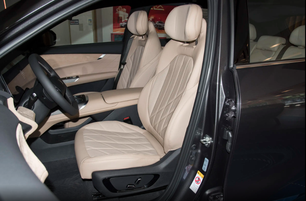 配20英寸轮毂、2.0T+8AT 第四代CS75PLUS Ultra价格只需13万级插图5 配20英寸轮毂、2.0T+8AT 第四代CS75PLUS Ultra价格只需13万级插图5