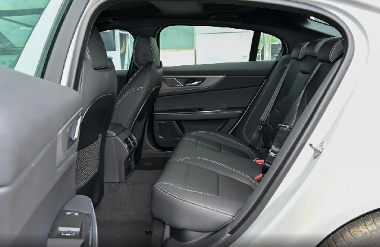 不到20万就拥有英伦豪华体验？想买一辆燃油代步车，不妨看看TA插图6