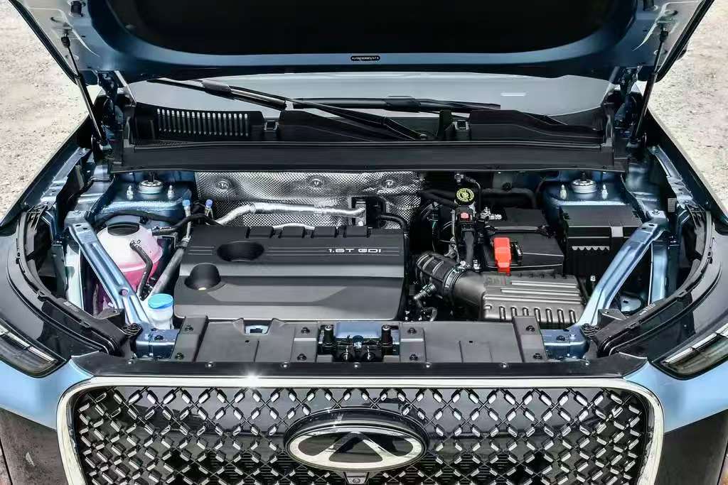 第四代CS75PLUS鲸悦版来了，对比瑞虎8PLUS豪华型选谁更好？插图3