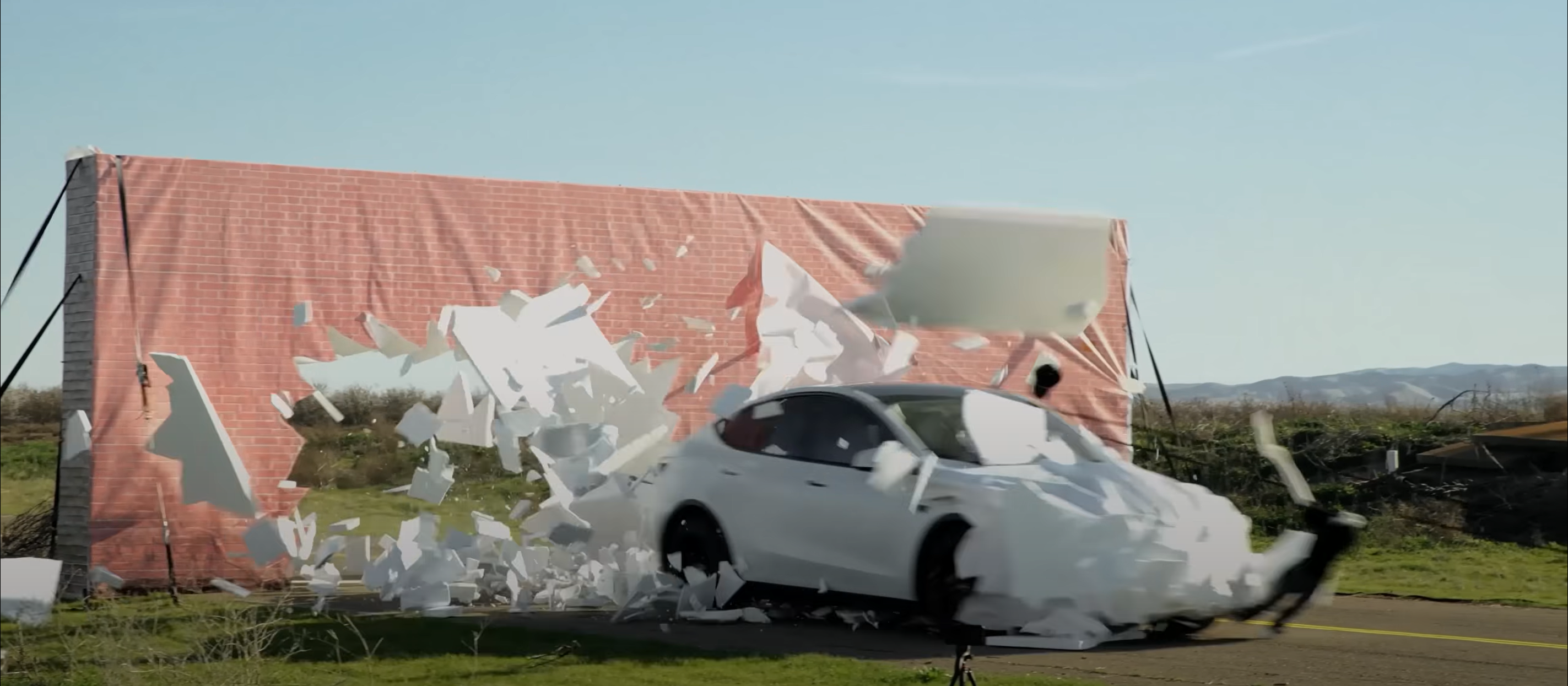 视频博主用粉刷墙壁欺骗特斯拉自动驾驶,结果……插图3 视频博主用粉刷墙壁欺骗特斯拉自动驾驶,结果……插图3