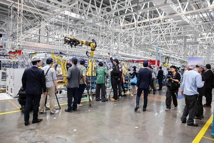 打造数智·零碳新能源超级工厂 广汽本田全新纯电P7下线插图1