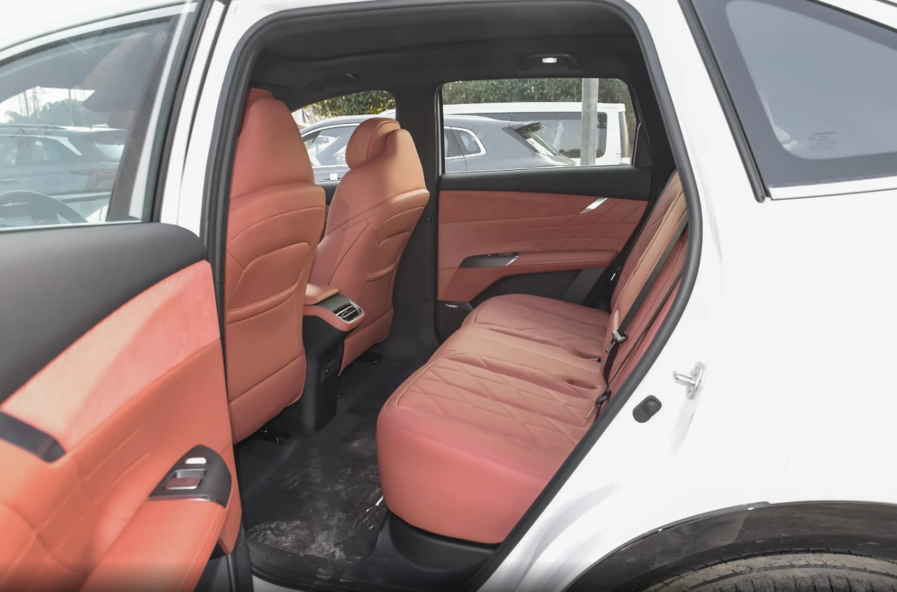 不比不知道 同样是2.0T车型 第四代CS75PLUS比星越L好很多插图6