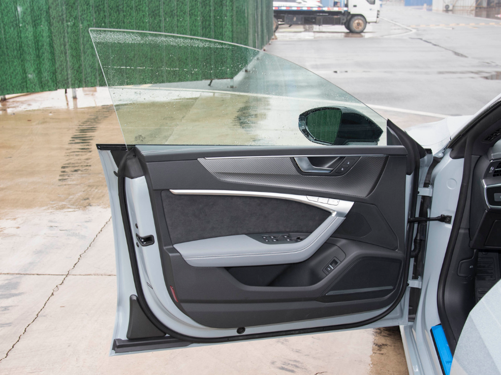 上汽奥迪A7L，造型帅气，无框车门，还有3.0T，可惜销量不高插图6