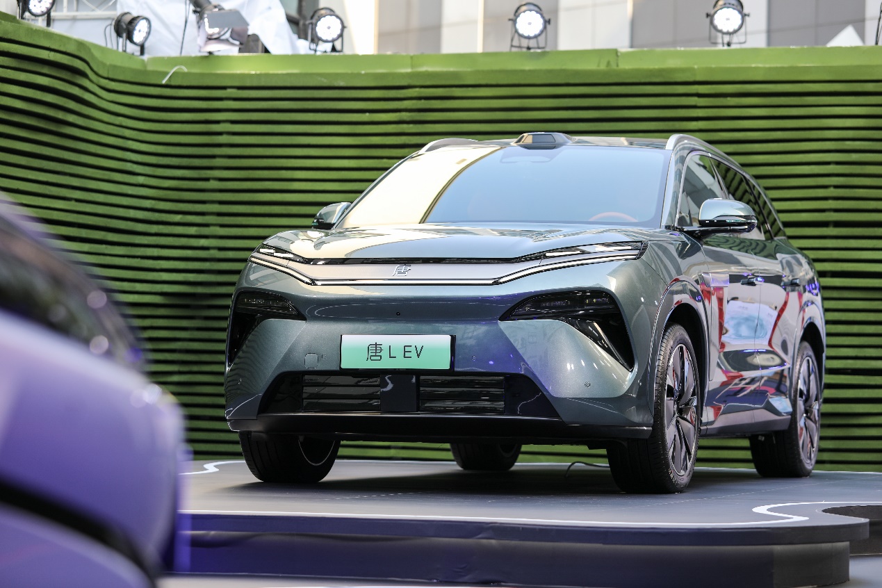 比亚迪又领跑了！全球首发兆瓦级闪充技术，直接封神！插图4