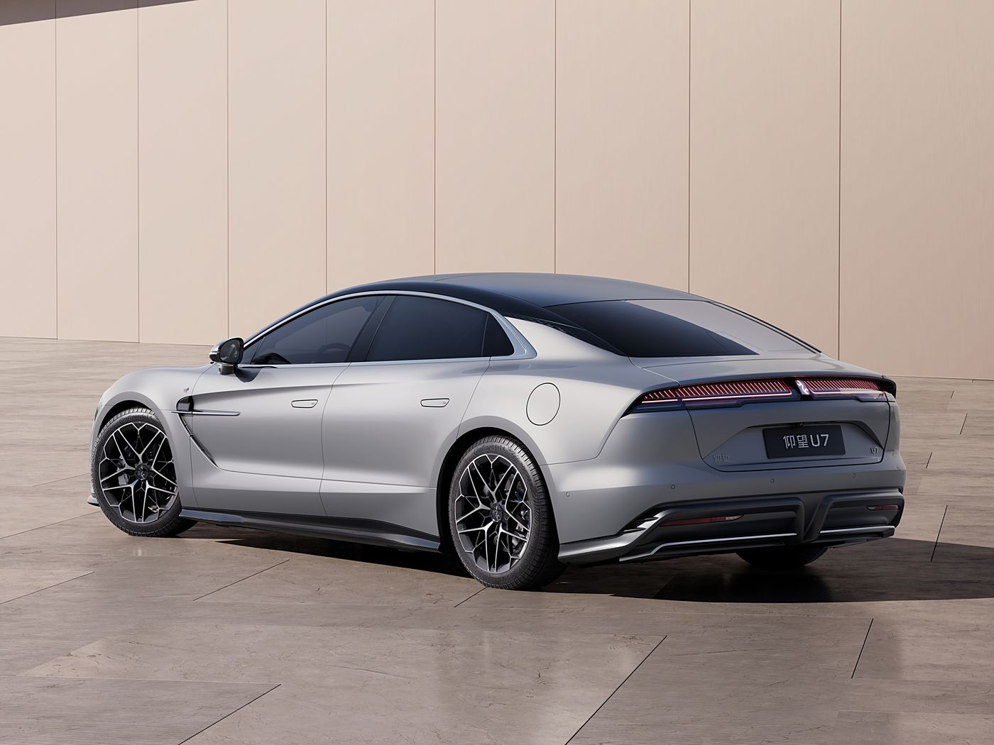 仰望U7正式上市，62.8万起，配四电机，加速2.9秒