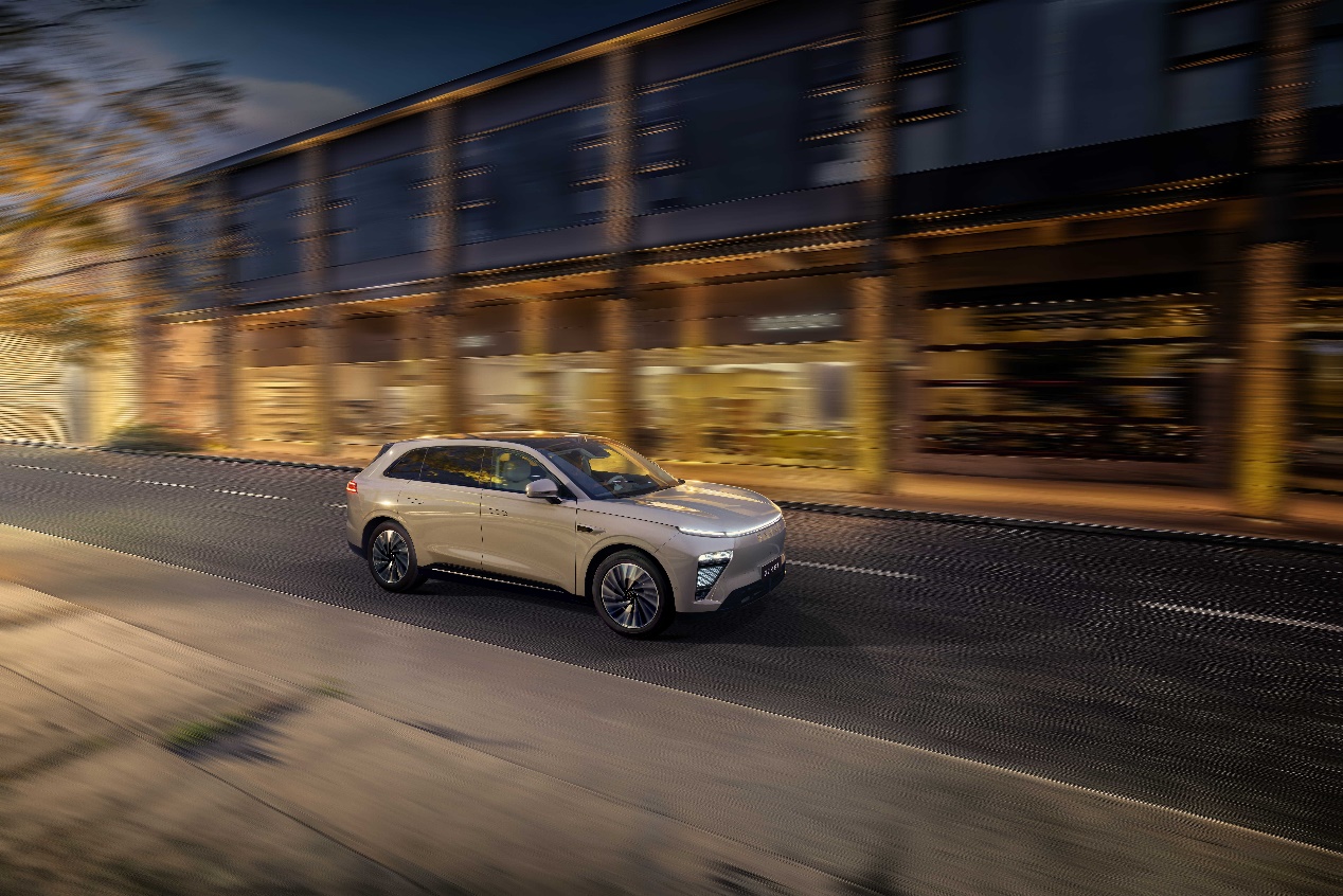 标配城市智驾+8295芯片 21.98万起，这辆纯电SUV很能打！插图3