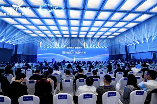 雅里数科携钉钉发布酒旅全链路垂类大模型及AI系列产品