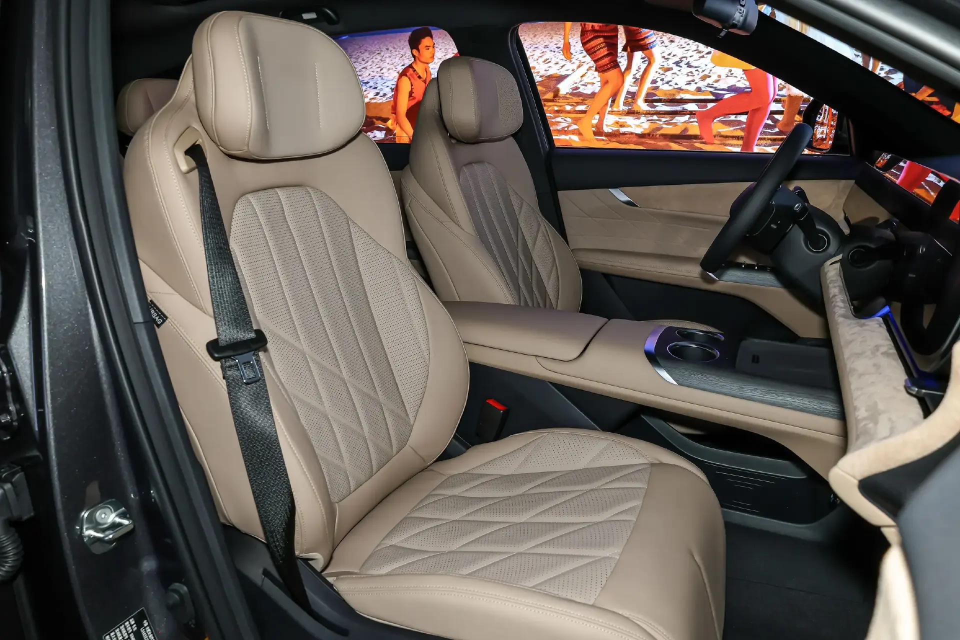 配20英寸轮毂、2.0T+8AT 第四代CS75PLUS Ultra价格只需13万级插图7 配20英寸轮毂、2.0T+8AT 第四代CS75PLUS Ultra价格只需13万级插图7