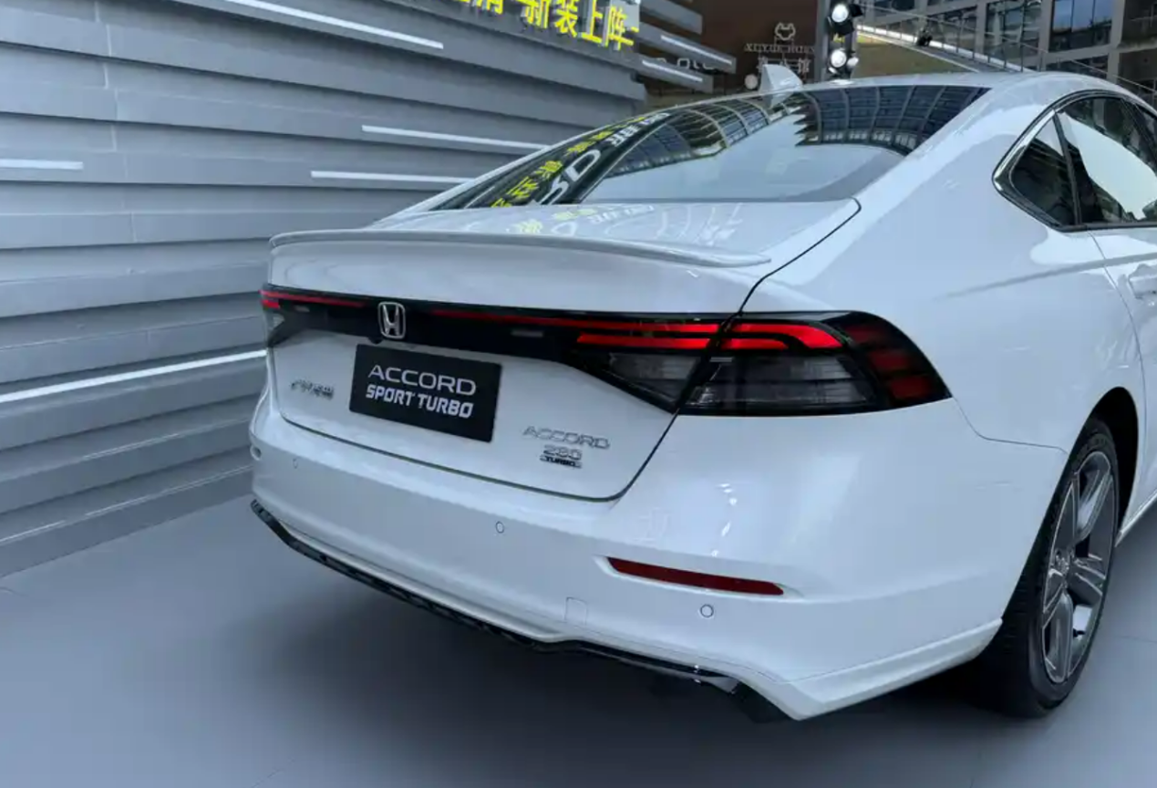 广汽本田新款雅阁运动系列上市,对标丰田凯美瑞,17.98万起售插图4 广汽本田新款雅阁运动系列上市,对标丰田凯美瑞,17.98万起售插图4