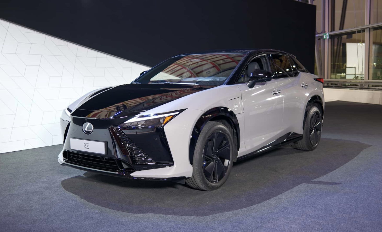 配备8速变速和转向摇杆！新款雷克萨斯RZ亮相插图